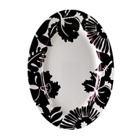 An intensive and bright dark red color that stands out on the pure white of the porcelain is the main feature of the refined fantasy of flowers and fruits that represent the décor of the Claret dinnerware collection. An intensive and bright dark red color that stands out on the pure white of the porcelain is the main feature of the refined fantasy of flowers and fruits that represent the décor of the Claret dinnerware collection.
