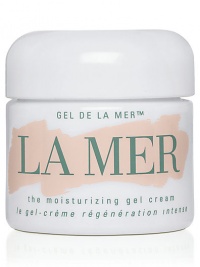 This ultralight edition of the original Crème de la Mer instantly refreshes and hydrates the skin, leaving a supremely soft finish. Its gel-like texture is ideal for warmer weather and times when a true cream just might be too rich. Created with the original concentration of Crème de Mer's Miracle Broth, the results are simply spectacular: Skin becomes softer, firmer, looks virtually creaseless. Lines and wrinkles begin to fade from view. Sensitivities are calmed and soothed.