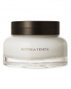 Bottega Veneta, the first fragrance for women now has a luxurious body cream. A complex fragrance woven harmoniously with notes of bergamot, jasmine, plum, patchouli, oak moss, and leather accord for an intriguing and sensuous woman. 6.7 oz