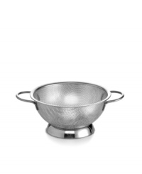 Classic simplicity makes this colander the cornerstone of any working kitchen, boasting an understated stainless steel construction, sturdy handles for effortless use and a foolproof design that has proved efficient year after year. Classic simplicity makes this colander the cornerstone of any working kitchen, boasting an understated stainless steel construction, sturdy handles for effortless use and a foolproof design that has proved efficient year after year.