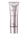 Capture Totale Resurfacing Peel is an ultra-fine and micro-granular textured peel that smoothes the skin and leaves it radiant and incredibly soft.