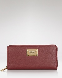 This effortless wallet captures the cosmopolitan essence of MICHAEL Michael Kors with its slim profile and sophisticated leather. This effortless wallet captures the cosmopolitan essence of MICHAEL Michael Kors with its slim profile and sophisticated leather.