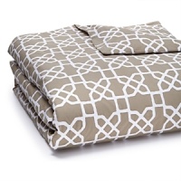 Inspired by old Indian woodblocks, this bedding collection from JR by John Robshaw features a bold, geometric pattern against a canvas of natural clay with hand-stitched trim. Inspired by old Indian woodblocks, this bedding collection from JR by John Robshaw features a bold, geometric pattern against a canvas of natural clay with hand-stitched trim.