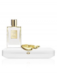 A place of extreme temptation where every street corner offers the possibility of impromptu encounters and seductions. IN THE CITY OF SIN opens with an explosion of Bergamote from Calabria, pink Peppercorns and Cardamom from Guatamala. The perfume then evolves into a heart of Apricots and caramelized Plums held in check bythe Turkish Rose Absolute. A place of extreme temptation where every street corner offers the possibility of impromptu encounters and seductions. IN THE CITY OF SIN opens with an explosion of Bergamote from Calabria, pink Peppercorns and Cardamom from Guatamala. The perfume then evolves into a heart of Apricots and caramelized Plums held in check bythe Turkish Rose Absolute.