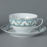 Indulge yourself in color, charm and elegance. A perfect balance of florals and delicate design between borders of gold. Indulge yourself in color, charm and elegance. A perfect balance of florals and delicate design between borders of gold.