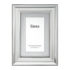 Sleek and sophisticated, the Siena frame from Tizo displays a cherished moment with contemporary elegance.