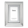 Sleek and sophisticated, the Siena frame from Tizo displays a cherished moment with contemporary elegance.