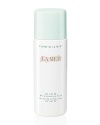 LA Mer The SPF 30 UV Protecting Fluid utilizes smart seaweeds to keep skin comfortable, hydrated and soothed. This high-powered treatment utilizes a unique sunscreen blend to provide broad-spectrum UVA/UVB protection. An array of light-transformation benefits uniquely empowers the skin. Tourmaline and malachite gemstones absorb light energy, transforming it into beneficial green light to enhance antioxidant activity. Exclusive photonic spheres capture light and divert potentially damaging light from the skin, promoting a healthy, luminous appearance. An ideal makeup primer. Wear over Crème de la Mer to boost its efficacy. Designed for daily use.