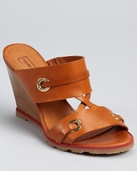With effortless appeal, these Hunter slides exude a certain sophistication. Pair them with boyfriend jeans and a striped sailor tee to complete the look. With effortless appeal, these Hunter slides exude a certain sophistication. Pair them with boyfriend jeans and a striped sailor tee to complete the look.