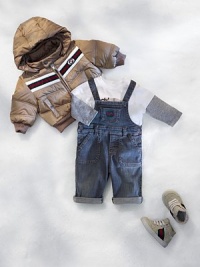 Classic, medium-washed, stretchy denim overalls with adjustable straps and chest pocket with interlocking G embroidery.Adjustable button strapsChest patch pocketSide button closuresWaistband with belt loopsFront angled pockets96% cotton/4% elastaneDry cleanMade in Italy Classic, medium-washed, stretchy denim overalls with adjustable straps and chest pocket with interlocking G embroidery.Adjustable button strapsChest patch pocketSide button closuresWaistband with belt loopsFront angled pockets96% cotton/4% elastaneDry cleanMade in Italy