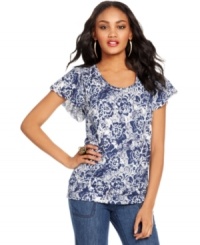 The cotton tee gets revamped into something both feminine and bohemian in this DKNY Jeans look. Try it with jeans or a maxi skirt! The cotton tee gets revamped into something both feminine and bohemian in this DKNY Jeans look. Try it with jeans or a maxi skirt!