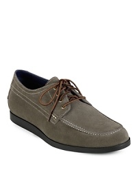 These natty oxfords match your easy-going lifestyle, flawless with jeans and chinos, sharp with your spruced-up attire. Furnished with Nike Air technology to ensure your comfort from day to night. These natty oxfords match your easy-going lifestyle, flawless with jeans and chinos, sharp with your spruced-up attire. Furnished with Nike Air technology to ensure your comfort from day to night.