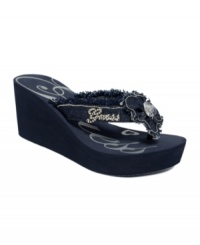 In true GUESS style, the Shana Eva thong sandals perfectly blend casual and glam. Slip on these frayed fabric flip flops and hit the mall or the beach. In true GUESS style, the Shana Eva thong sandals perfectly blend casual and glam. Slip on these frayed fabric flip flops and hit the mall or the beach.