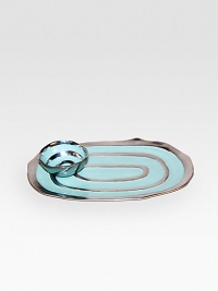 Inspired by the natural lines of a broken shell, this cracker and petite bowl set is both organic and modern, a perfect additon to any table setting.Cast aluminumPearlized enamel accentsPlate: 12L X 7¾WImported Inspired by the natural lines of a broken shell, this cracker and petite bowl set is both organic and modern, a perfect additon to any table setting.Cast aluminumPearlized enamel accentsPlate: 12L X 7¾WImported