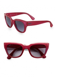 These acetate Ray-Ban classics are crafted in a retro cat's-eye design. Available in black with grey polar lens or pink with grey gradient lens.Logo temples100% UV protectionMade in Italy These acetate Ray-Ban classics are crafted in a retro cat's-eye design. Available in black with grey polar lens or pink with grey gradient lens.Logo temples100% UV protectionMade in Italy