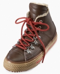 Wool lining on these Chuck Taylor All Star boots make seasonal style even cozier this winter. Wool lining on these Chuck Taylor All Star boots make seasonal style even cozier this winter.