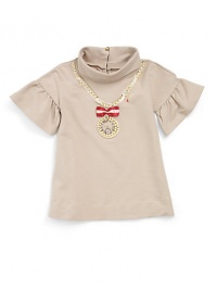 THE LOOKTurtleneckRhinestone and lace accents form a chain designFaux pearls and rhinestones form a pendant clockRibbon detail with padlockRuffled short sleevesTHE MATERIAL90% cotton/10% elastaneCARE & ORIGINHand washImported