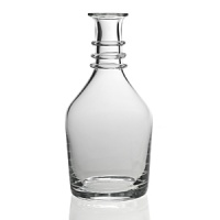 This elegant magnum-size carafe features chic ring detailing at the neck. This elegant magnum-size carafe features chic ring detailing at the neck.