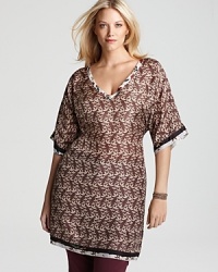 Since one pattern is never enough, this Johnny Was Collection Plus tunic layers on the print for a vibrant fashion medley. Slip the style over richly-hued denim for chic bohemia. Since one pattern is never enough, this Johnny Was Collection Plus tunic layers on the print for a vibrant fashion medley. Slip the style over richly-hued denim for chic bohemia.