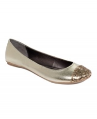 Topped in glitter. Kenneth Cole Reaction's Slipified ballet flats feature a sparkly glitter capped toe. Topped in glitter. Kenneth Cole Reaction's Slipified ballet flats feature a sparkly glitter capped toe.
