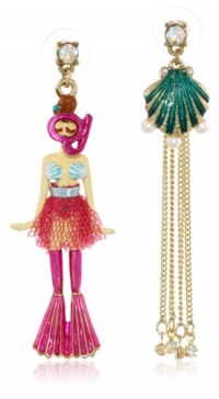 Betsey Johnson Jewels of The Sea Scuba Girl and Sea Shell Mismatch Drop Earrings Betsey Johnson Jewels of The Sea Scuba Girl and Sea Shell Mismatch Drop Earrings