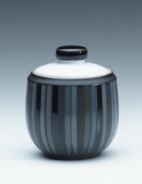 Perfect for every day use, this stoneware is versatile and stylish. A colorful striated pattern lends your tabletop modern polish. From Denby's dinnerware and dishes collection. Perfect for every day use, this stoneware is versatile and stylish. A colorful striated pattern lends your tabletop modern polish. From Denby's dinnerware and dishes collection.