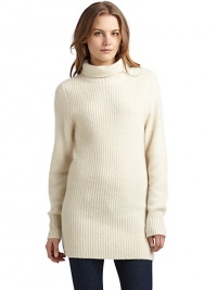 THE LOOKRibbed bodiceTurtleneckSmooth long sleeves with ribbed cuffsPullover styleTHE FITAbout 26 from shoulder to hemTHE MATERIALCashmereCARE & ORIGINDry cleanImportedModel shown is 5'9 (175cm) wearing US size Small. THE LOOKRibbed bodiceTurtleneckSmooth long sleeves with ribbed cuffsPullover styleTHE FITAbout 26 from shoulder to hemTHE MATERIALCashmereCARE & ORIGINDry cleanImportedModel shown is 5'9 (175cm) wearing US size Small.