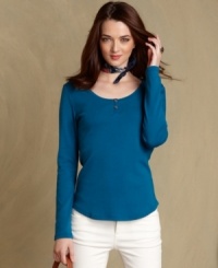 Bring white denim into fall with Tommy Hilfiger's classic cotton henley tee, rendered from soft cotton in a luxe jewel tone. Bring white denim into fall with Tommy Hilfiger's classic cotton henley tee, rendered from soft cotton in a luxe jewel tone.