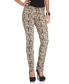 These petite skinnies from Earl Jeans feature an on-trend lace print with a hint of stretch for a fabulous fit.