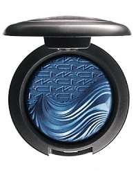 A liquid-powder Eye Shadow with prismatic reflections in ten shimmering tints. Impact ranges from sheer crystallized light to a highly polished metallic effect. Lasts up to 6 hours.