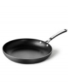 From fritatas to fried eggs, this skillet from Simply Calphalon is a cooking jack-of-all-trades. A truly indispensable piece, it browns and sautés beautifully, effortlessly releasing food thanks to its double coating of exclusive nonstick formula. 10-year warranty.