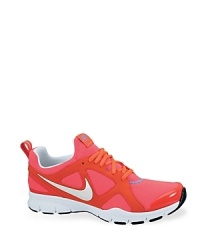 Great looks meet great performance in these ultra-comfortable Nike training sneakers, designed for light workouts, recovery days or just hanging around. Great looks meet great performance in these ultra-comfortable Nike training sneakers, designed for light workouts, recovery days or just hanging around.