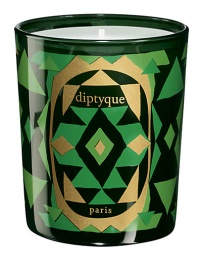 A special fragrance which pays homage to the most celebrated fir tree in the world. It transports you straight to the heart of a forest of golden spruce trees. Burn time 60 hours. Infused with balmy, comforting and warming notes, it conjures up the sweetness of festive memories. A special fragrance which pays homage to the most celebrated fir tree in the world. It transports you straight to the heart of a forest of golden spruce trees. Burn time 60 hours. Infused with balmy, comforting and warming notes, it conjures up the sweetness of festive memories.