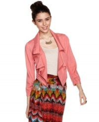 Make waves in this blazer from American Rag, where an undulating collar and pointed hem unite to create the layer of the year! Make waves in this blazer from American Rag, where an undulating collar and pointed hem unite to create the layer of the year!