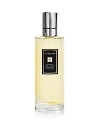 Mist the air with a voluptuous blend of seven of the world's most exquisite roses. Surprisingly clean and sheer. Mist the air with a voluptuous blend of seven of the world's most exquisite roses. Surprisingly clean and sheer.