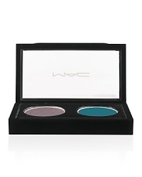 What dynamic casting! Teal takes the lead in this limited edition Eye Shadow duo. Its Reel Sexy co-star Pearled Earth adds contrast with a sparkling touch of frost. What dynamic casting! Teal takes the lead in this limited edition Eye Shadow duo. Its Reel Sexy co-star Pearled Earth adds contrast with a sparkling touch of frost.