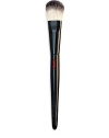 The ideal tool to apply Le Teint Touche Éclat. Made of synthetic fibers, it is a perfect balance between firmness and suppleness to enable a smooth and flawless application. Made in France. 