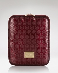 This effortless iPad case captures the modern ease of MICHAEL Michael Kors with its practical design and glossy finish.