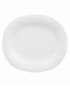 Fresh modern from Villeroy & Boch dinnerware. The dishes in this set are sheer white china in oval form that inspires simply harmonious dining. A soft fluidity and radiant glaze give these dinner plates quiet elegance and lasting appeal.