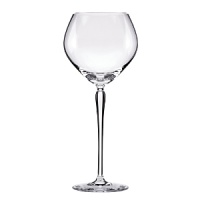 With a clear bowl and hand-pulled stem, this kate spade new york Bellport wine glass sparkles in European crystal.