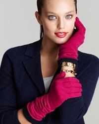 Take the color block trend to the very tip, your fingertips that is, with these Magaschoni gloves rendered in sumptuous cashmere for a truly luxurious fit. Take the color block trend to the very tip, your fingertips that is, with these Magaschoni gloves rendered in sumptuous cashmere for a truly luxurious fit.