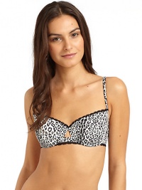 THE LOOKDouble leopard print straps with contrast adjustable backUnderwire cupsSeamless paddingLeopard printLace trimFront keyhole detailBack hook closureTHE MATERIAL85% polyamide/15% elastaneCARE & ORIGINHand washMade in Italy