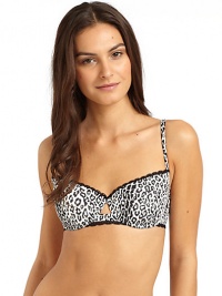 THE LOOKDouble leopard print straps with contrast adjustable backUnderwire cupsSeamless paddingLeopard printLace trimFront keyhole detailBack hook closureTHE MATERIAL85% polyamide/15% elastaneCARE & ORIGINHand washMade in Italy THE LOOKDouble leopard print straps with contrast adjustable backUnderwire cupsSeamless paddingLeopard printLace trimFront keyhole detailBack hook closureTHE MATERIAL85% polyamide/15% elastaneCARE & ORIGINHand washMade in Italy