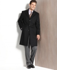 For the man who loves modern American luxury, Michael Kors reinterprets the tailored topcoat in a sleeker silhouette made with a plush cashmere blend. For the man who loves modern American luxury, Michael Kors reinterprets the tailored topcoat in a sleeker silhouette made with a plush cashmere blend.