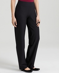 Ease into weekend wear with these relaxed Eileen Fisher Petites pants, rendered in light-weight cotton for warm-weather comfort.