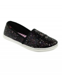 Whether relaxing on the beach or strolling through the city, the Matey Skimmer flats from Roxy are up to the task of keeping you at ease. Whether relaxing on the beach or strolling through the city, the Matey Skimmer flats from Roxy are up to the task of keeping you at ease.