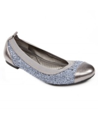 Shiny toes. The Kaden flats by Me Too feature a cute capped toe that matches the detailing at the heel. Shiny toes. The Kaden flats by Me Too feature a cute capped toe that matches the detailing at the heel.