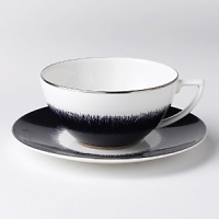 It is typical of Jasper Conran that his keen designer's eye should light on a decorative style from the early years of the pottery industry and translate it into Navy Fringe, a distinctive 21st century addition to the Jasper Conran at Wedgwood collection. It is typical of Jasper Conran that his keen designer's eye should light on a decorative style from the early years of the pottery industry and translate it into Navy Fringe, a distinctive 21st century addition to the Jasper Conran at Wedgwood collection.