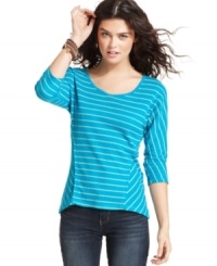 Eyeshadow updates the trusty thermal top with sporty stripes and a cool paneled design! Eyeshadow updates the trusty thermal top with sporty stripes and a cool paneled design!