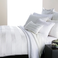 Effortless elegance. A creamy hue and high thread count distinguish this luxurious Donna Karan bedskirt. Effortless elegance. A creamy hue and high thread count distinguish this luxurious Donna Karan bedskirt.